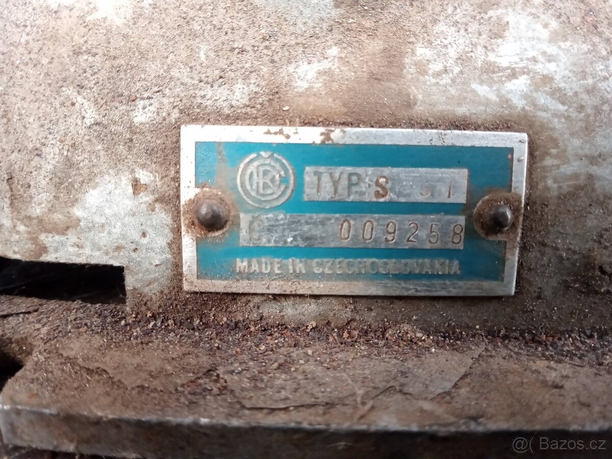 držák na vrtačku.strojní vrtačka - 2