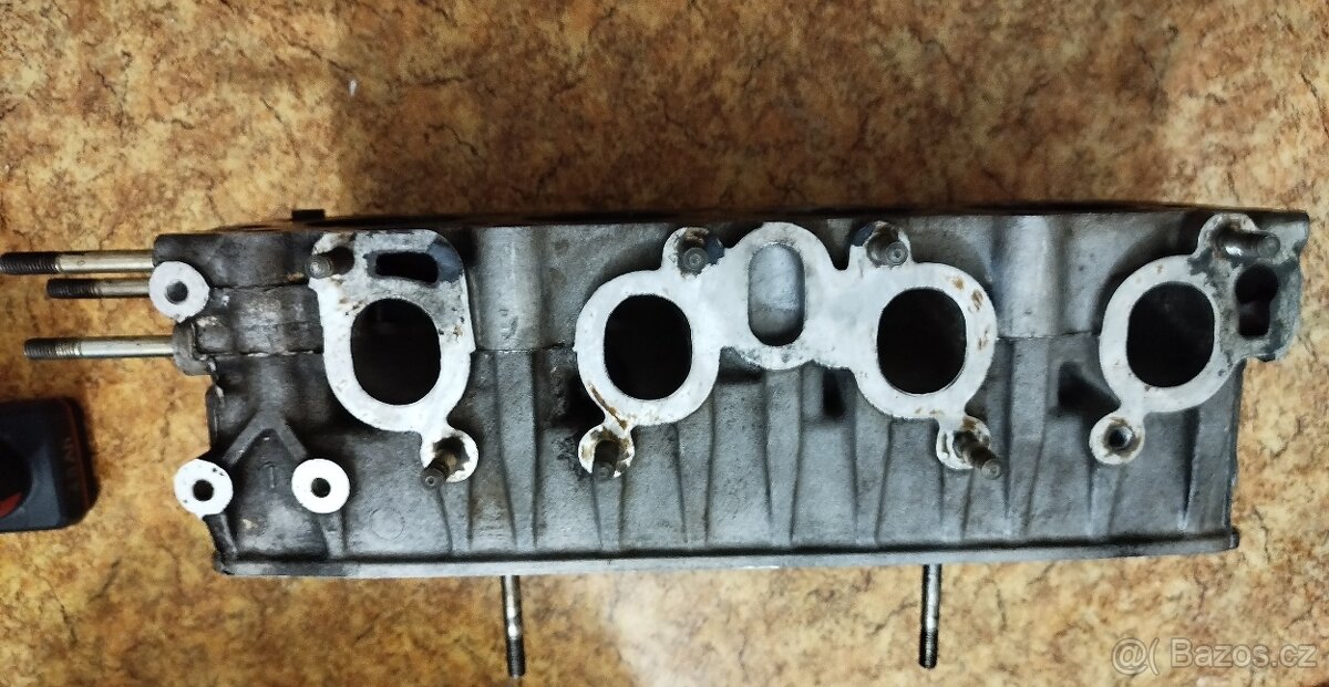 Hlava válců Nissan sunny b12 motor 1.6 SLX - 2