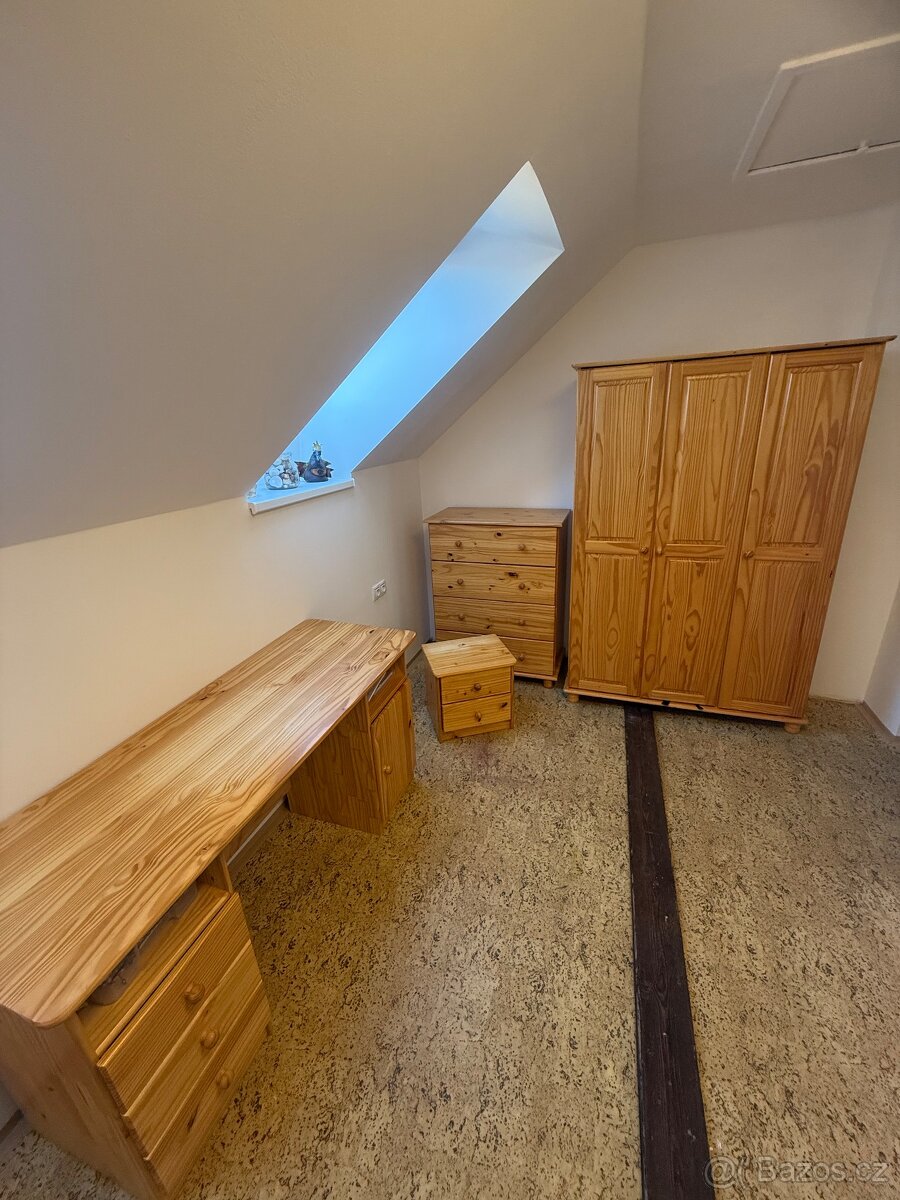 Nábytek z masivní borovice - 2