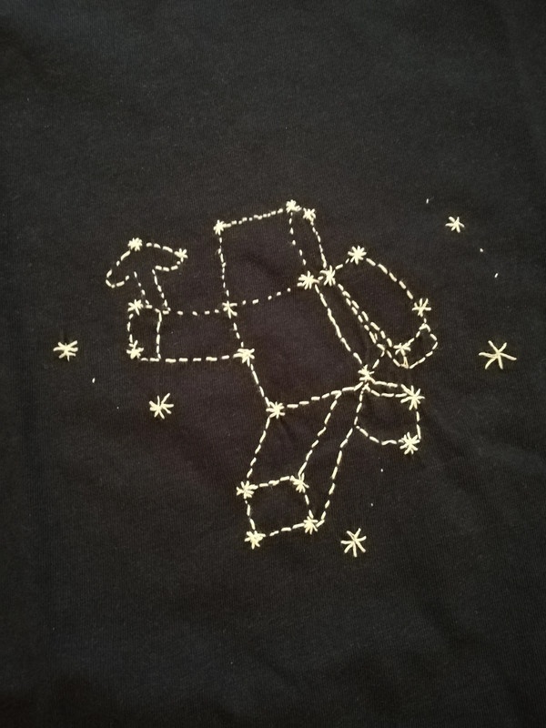 dětské tričko kr. rukáv - zn. H&M, tmavě modré s výšivkou - 2