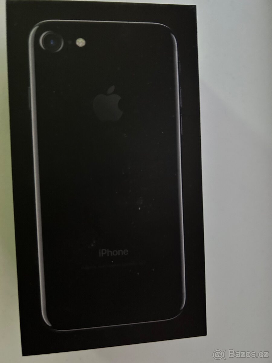 Černý iPhone 7 - 2