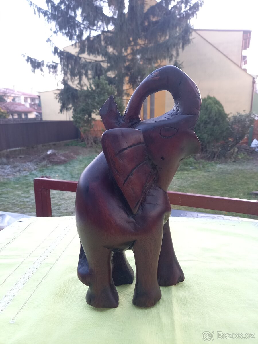 Dřevěná soška slona - 2