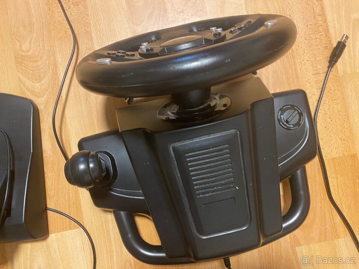 Herní volant s pedály - 2