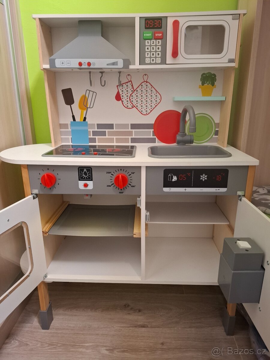 Dřevěná kuchyňka + příslušenství - 2