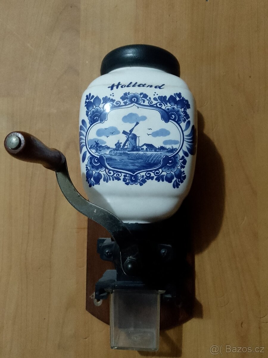 Starý mlýnek na kávu - 2