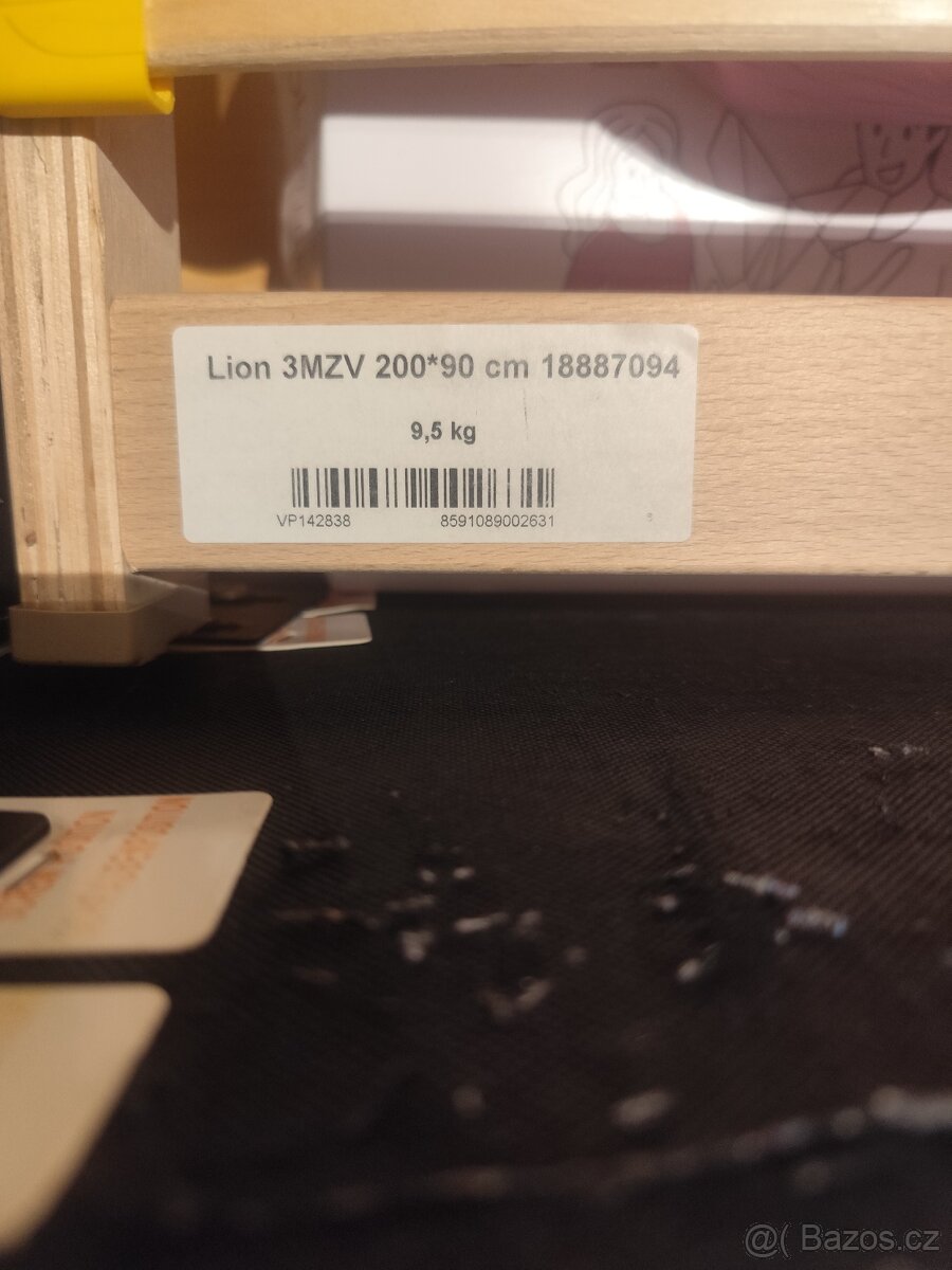 Manželská postel s roštem a úložným prostorem - 2