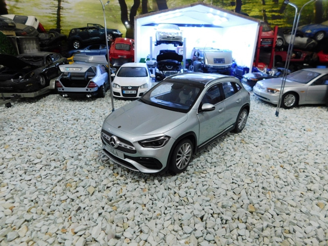 model auta Mercedes GLA 1:18 - 2