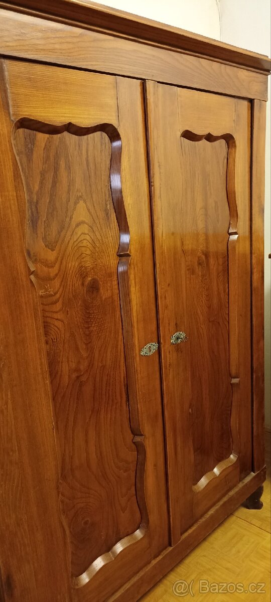 Starožitná skříň - 2