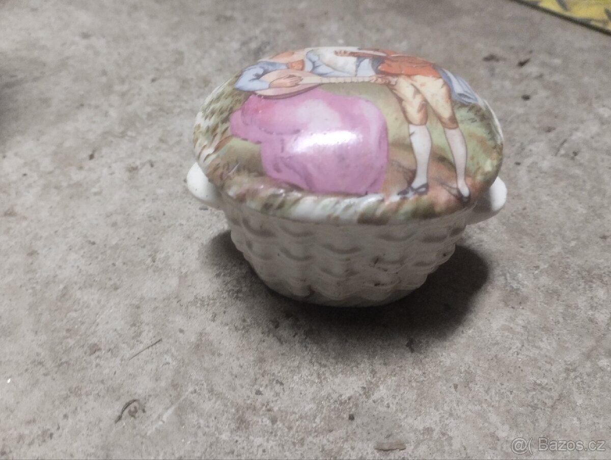 Malá porcelánová dóza - 2