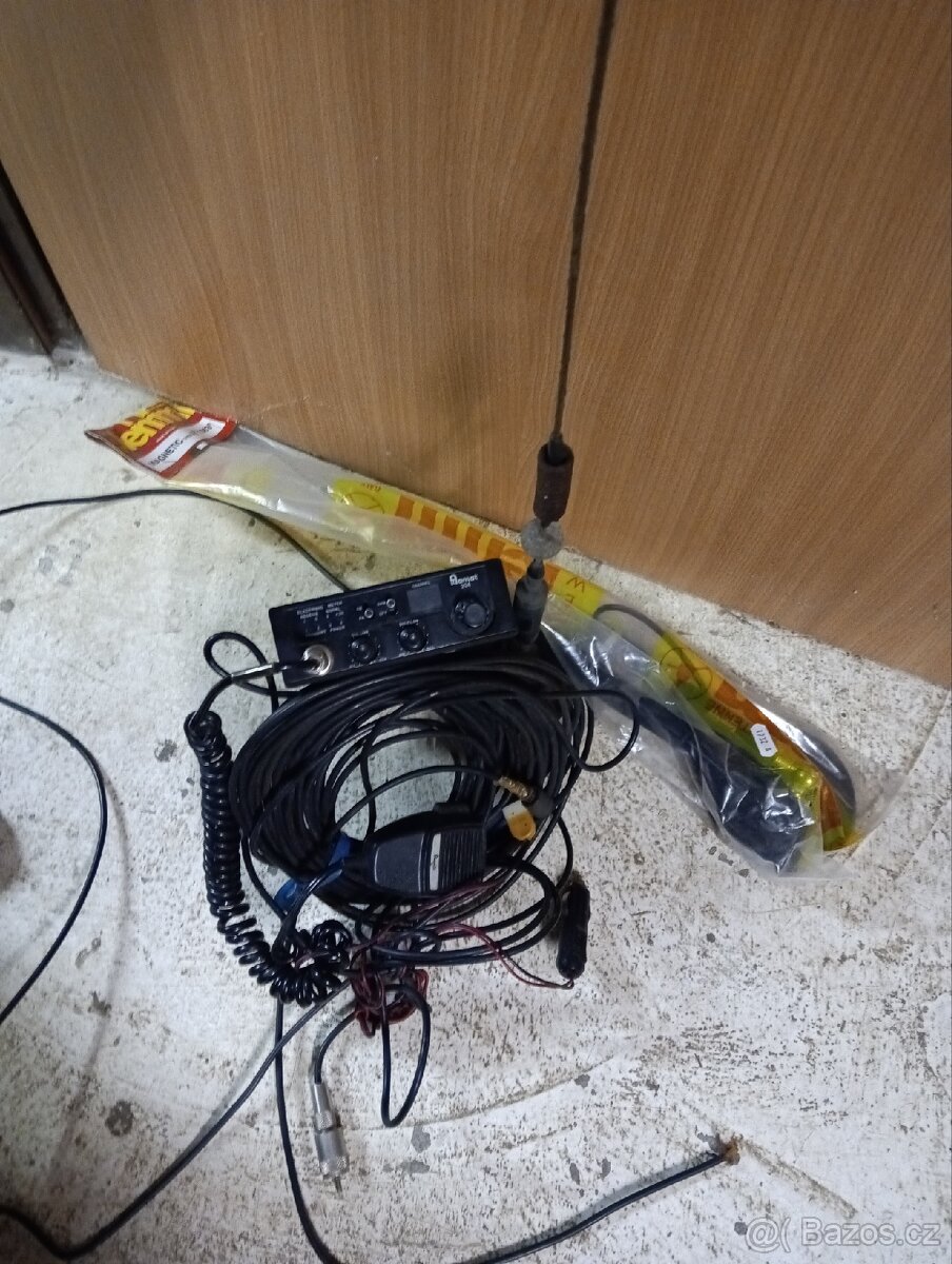 Vysílačka CB Allamat a dvě antény - 2