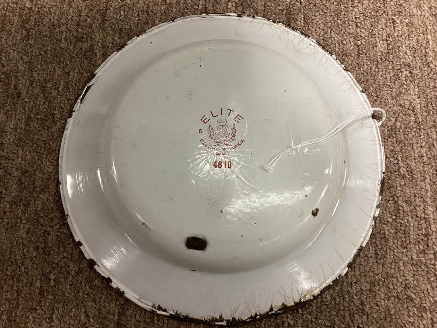 Starý talíř a krabička - 2