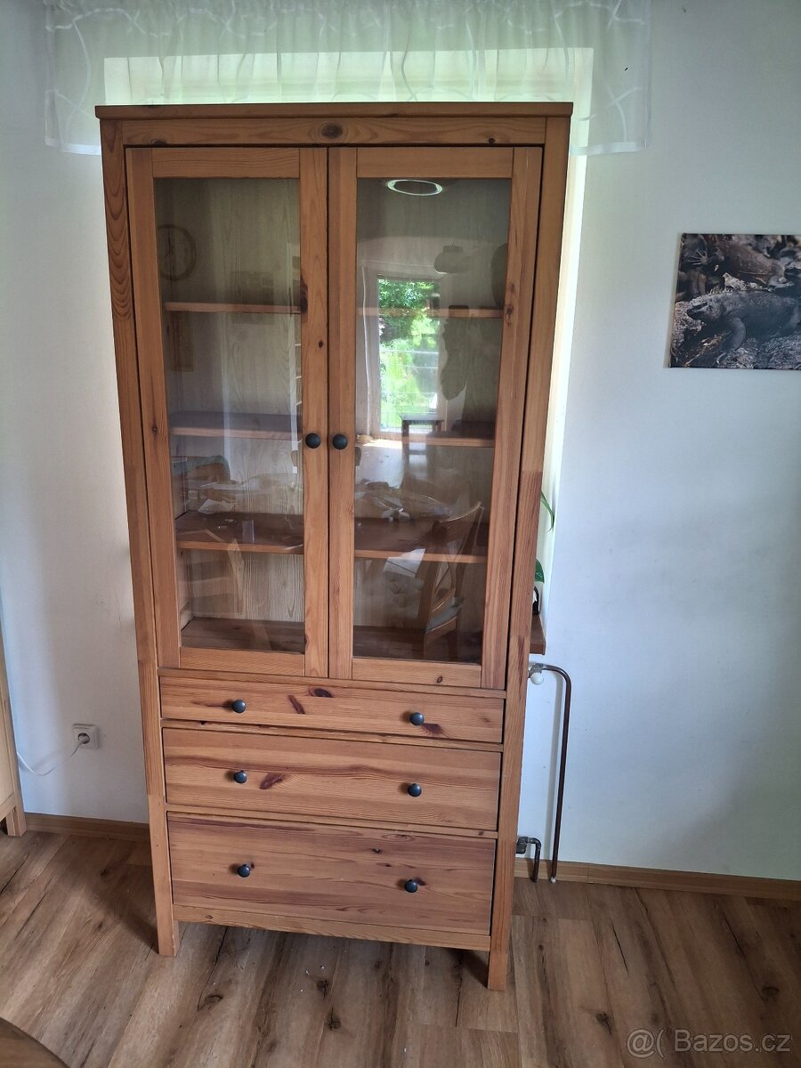 Vitrína Hemnes IKEA - 2