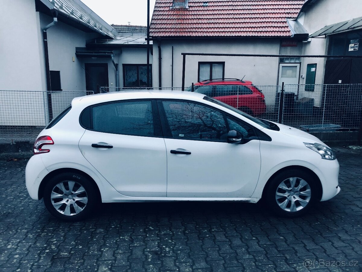Peugeot 208 - 2