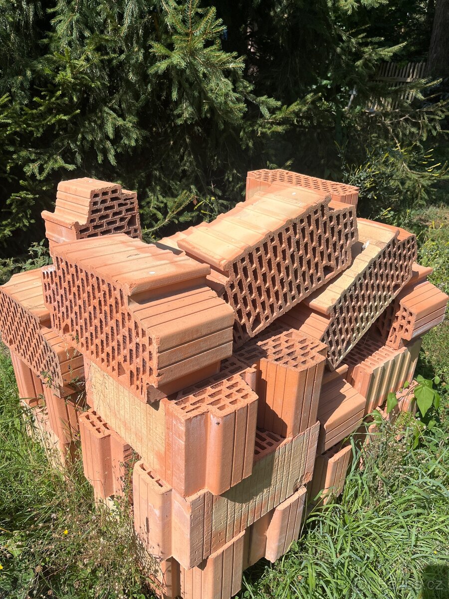 Stavební cihly paleta a pul - 2