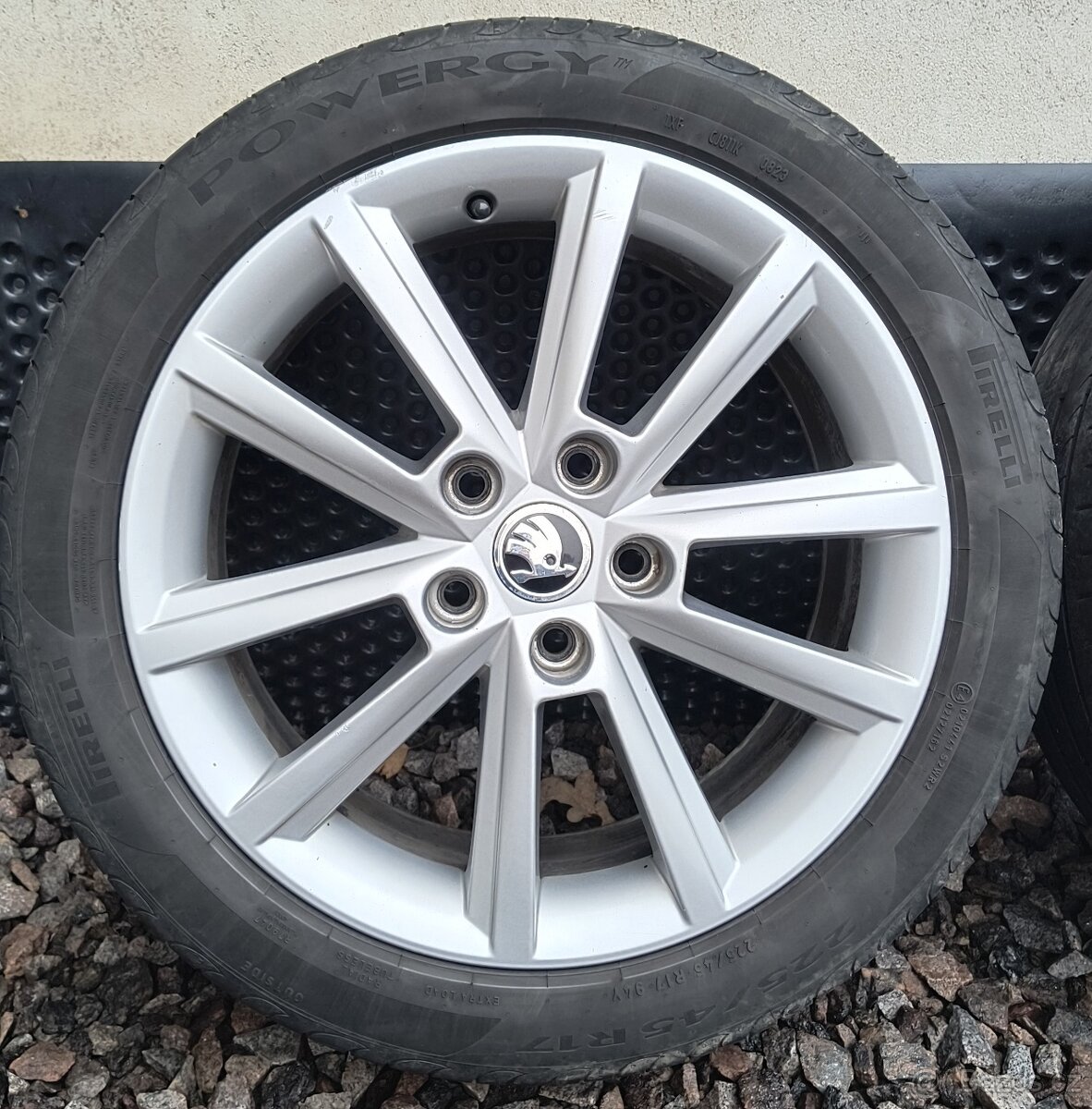 Alu kola škoda TERON R17" s pneu Pirelli - 2
