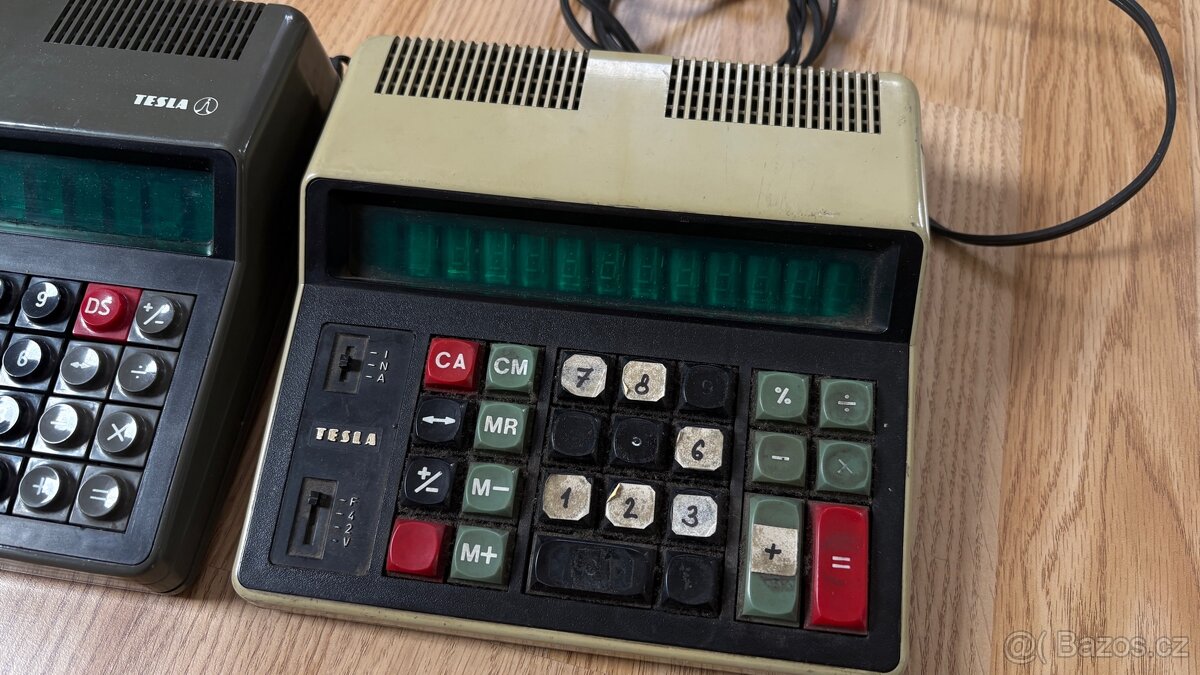 Tesla retro kalkulátor OKU 104 a T 801 - 2