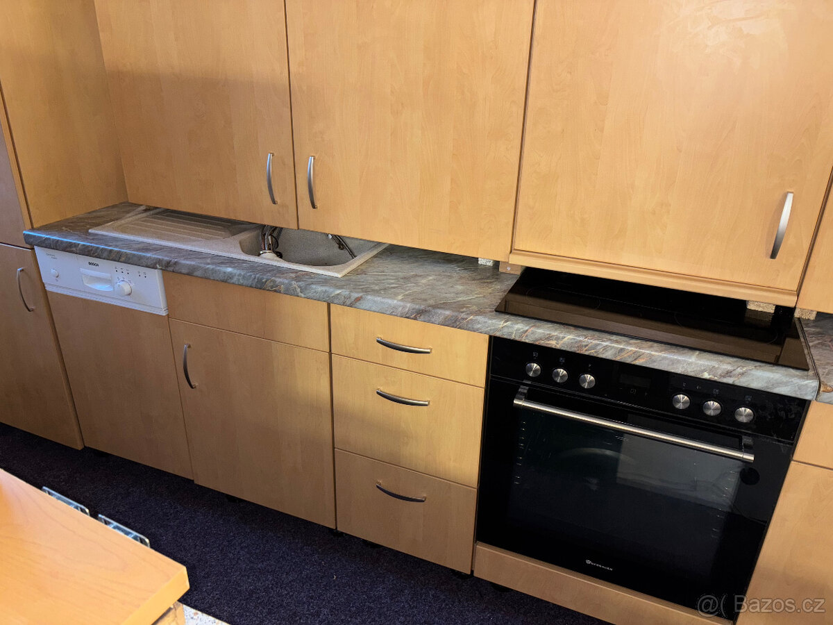 Kuchyň se zánovními spotřebiči - 2