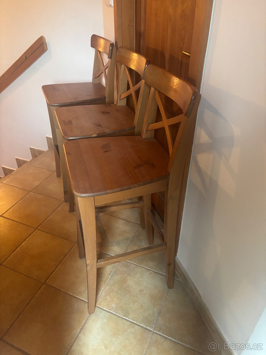 Dobrý den, prodám 3 barové židle - 2