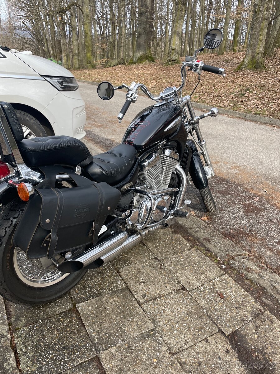 Suzuki intruder VS 800 - 2