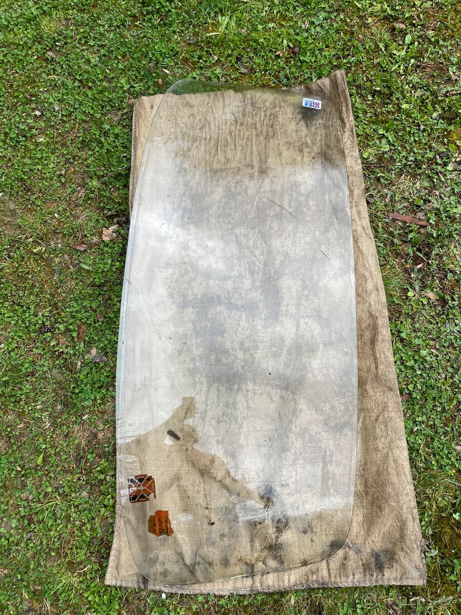 Čelní sklo Tatra 603 - 2