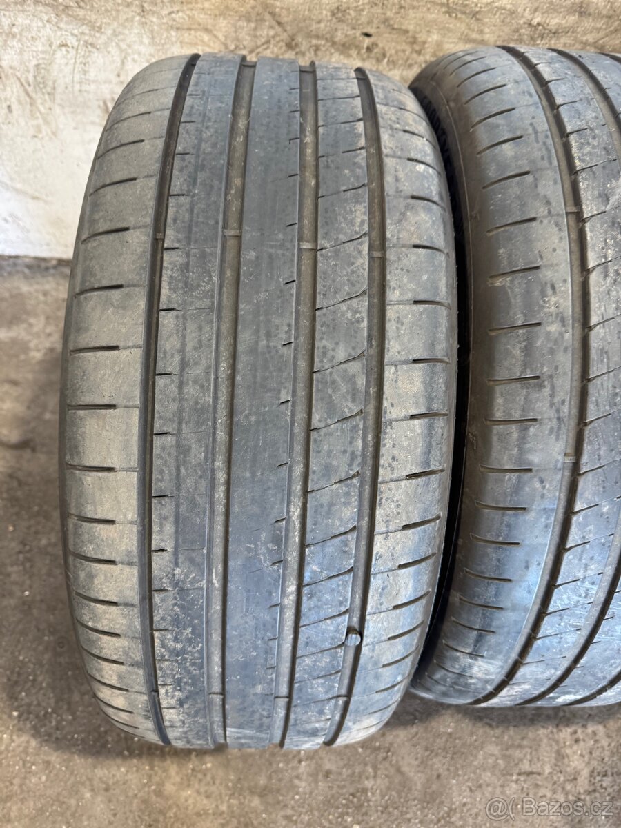 Goodyear 255/45/18 - 2