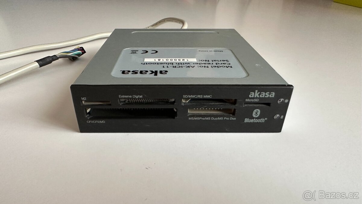 Interní čtečka 3.5" Akasa AK-ICR-11 s Bluetooth - 2