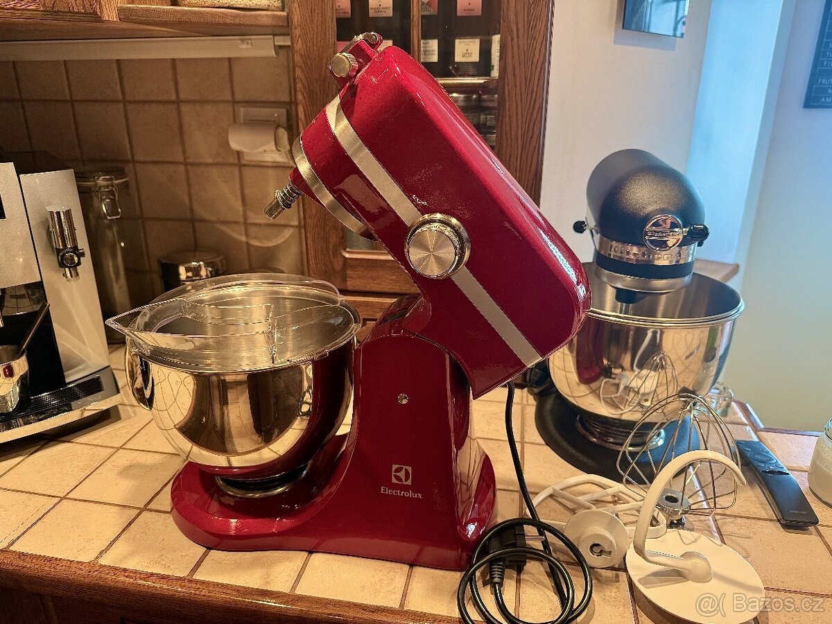Prodám kuchyňský robot Electrolux EKM4000 - 2