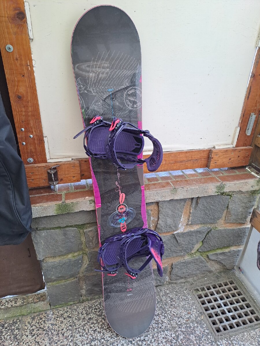 SNOWBOARD-CRAVITY 152cm+vázání a boty. - 2
