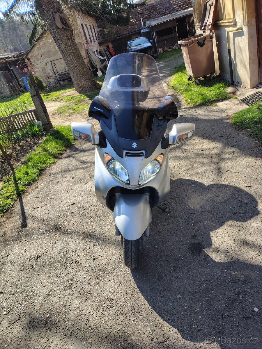 Burgman 650 Executive STK do 11.29 - 2