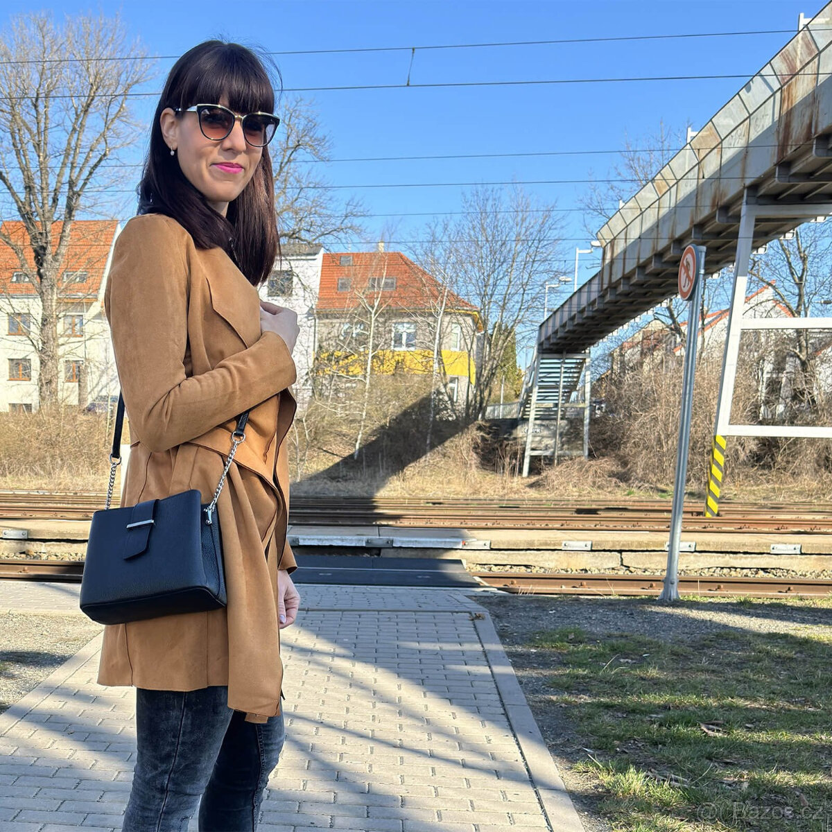 CROSSBODY ELEGANTNI KOŽENA KABELKA ČERNA - NOVA - 2