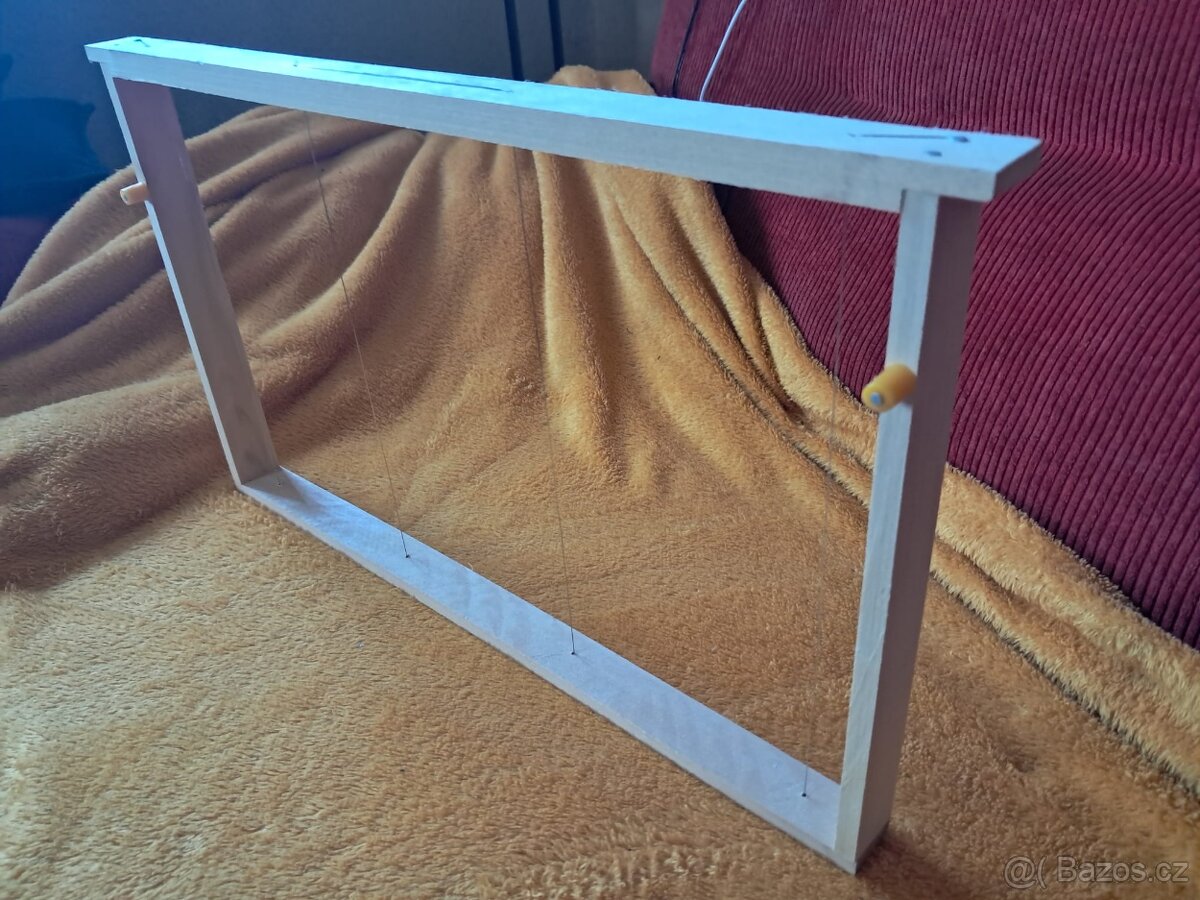 Včelí rámek 39x24cm vypletený s mezerníky, nový - 2