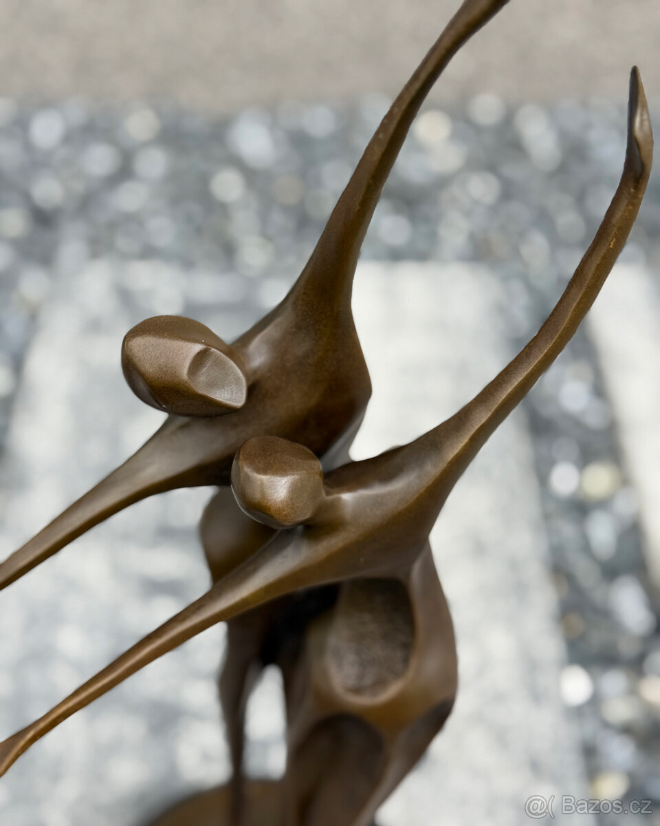 Bronzová socha Tančící pár moderní umělecká dekorace a dárek - 2