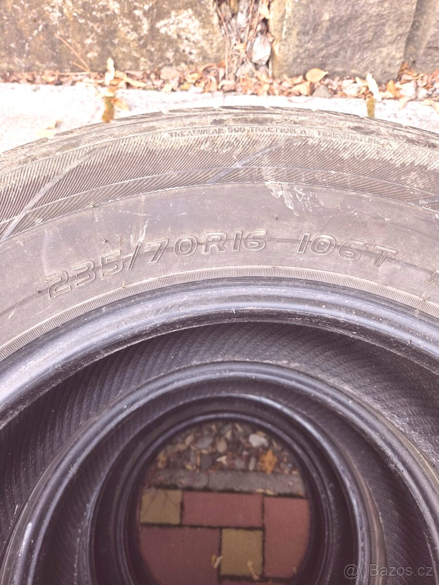 Pneu 235/70R16 106T - 2