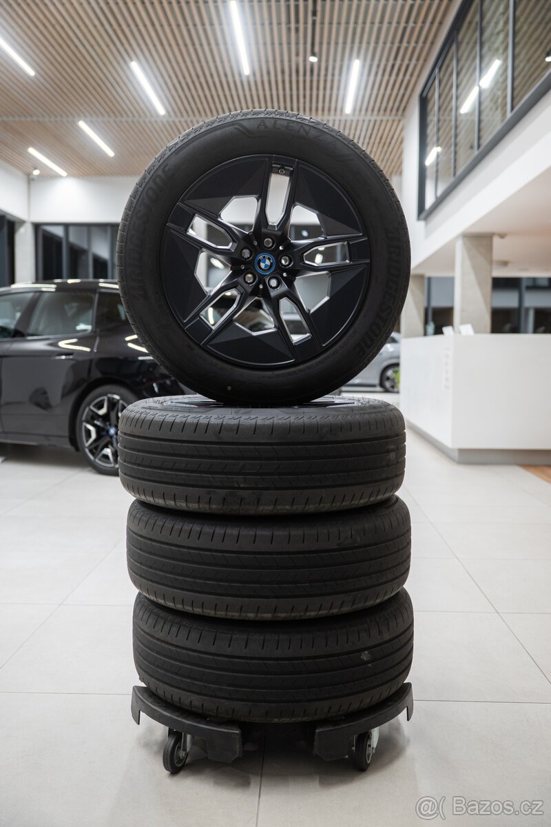 Originální Alu kola BMW iX + letní pneu 235/60 R20 - 2