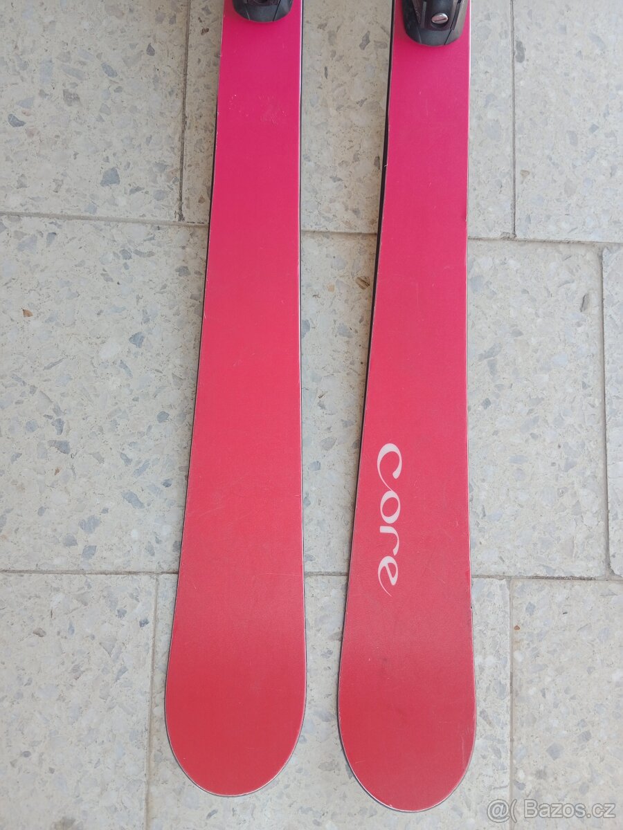 Použité nevšední růžové carvingové lyže Core 150 cm - 2