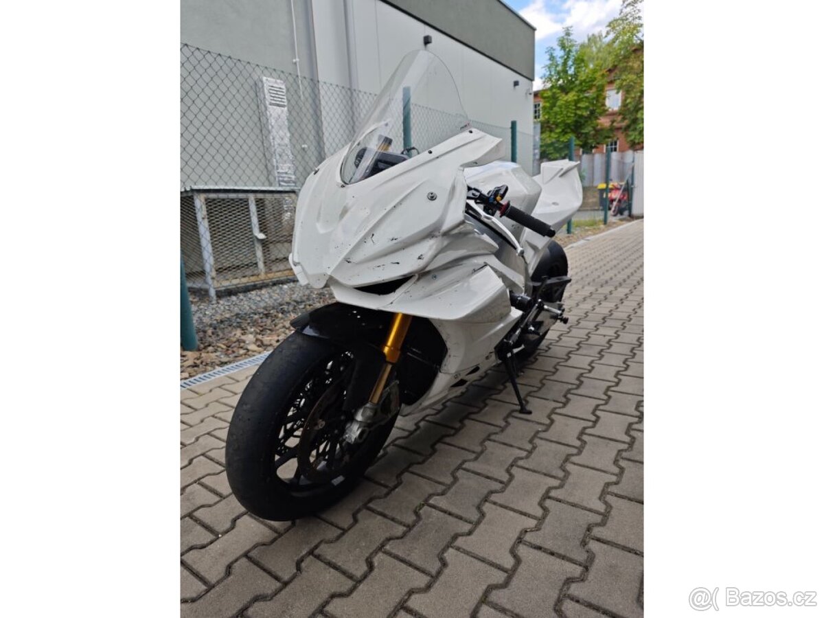 Aprilia RSV4 1100 Factory - 2