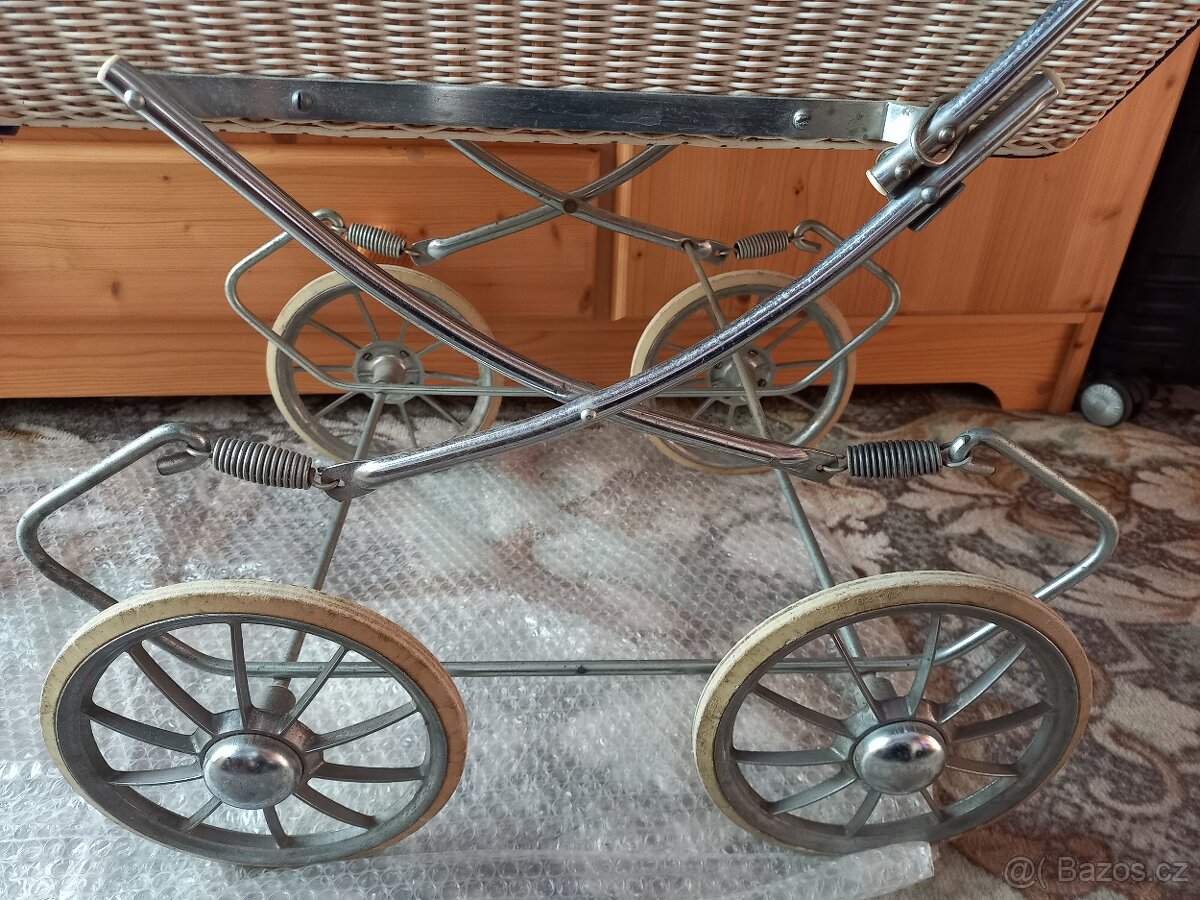 Retro starožitný kočárek pro panenky se sklápěcí střechou - 2