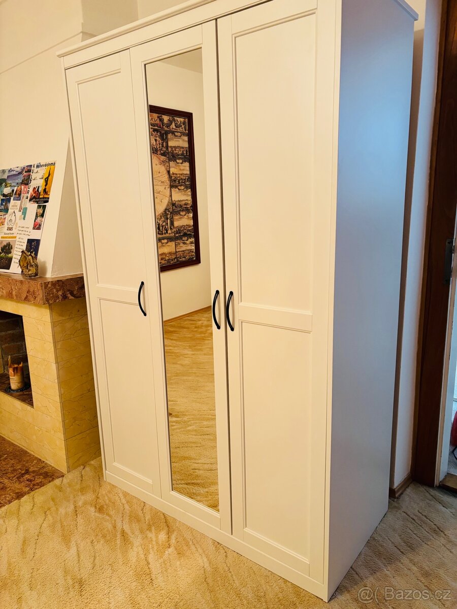 Bílá skříň šatní Ikea - 2