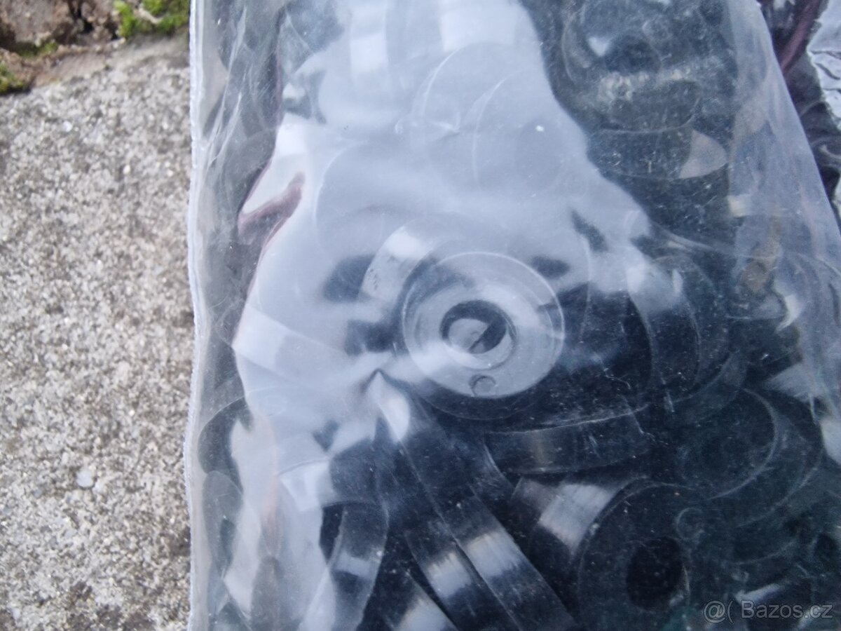 montážní šrouby pro rackové skříně - 2