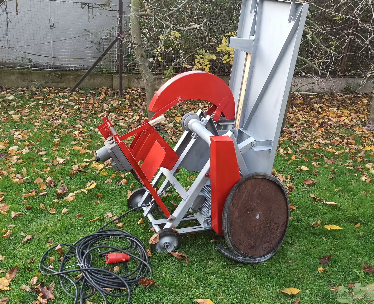 Kotoučová pila - cirkulárka s kolíbkou. Nová ložiska,nová vý - 2