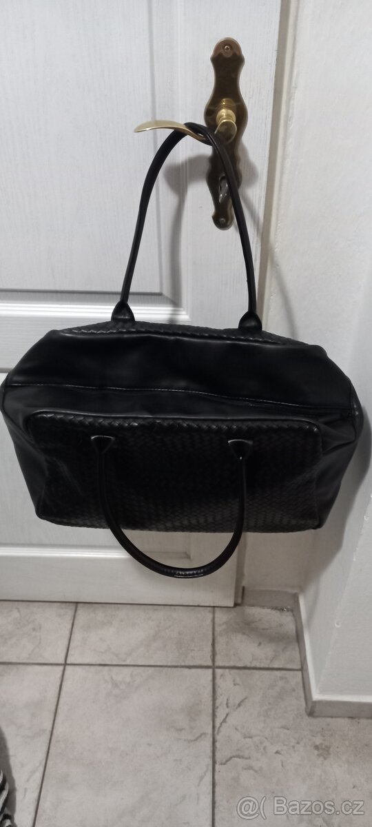 Nová prostorná černá kabelka - 2