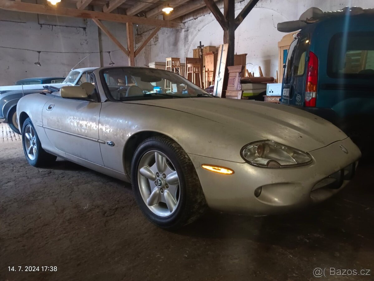 Jaguar XK8 - 2