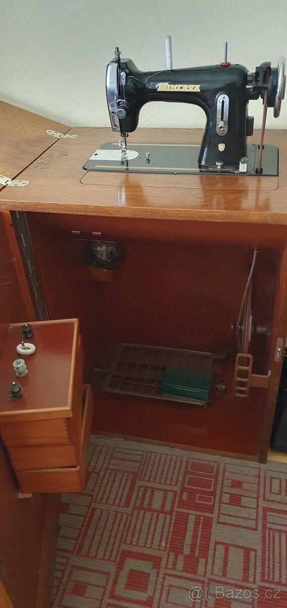 šicí stroj Minerva, starožitný - 2
