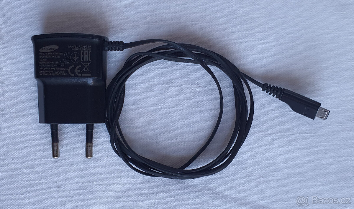 Černá cestovní nabíječka Samsung s kabelem micro USB - 2