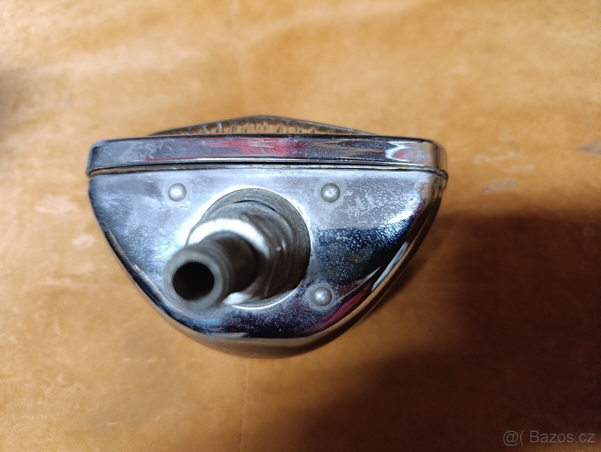 Chromové světlo – zpátečka. - 2