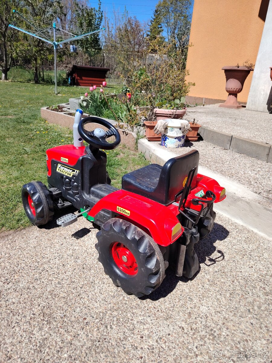 Dětský traktor. - 2