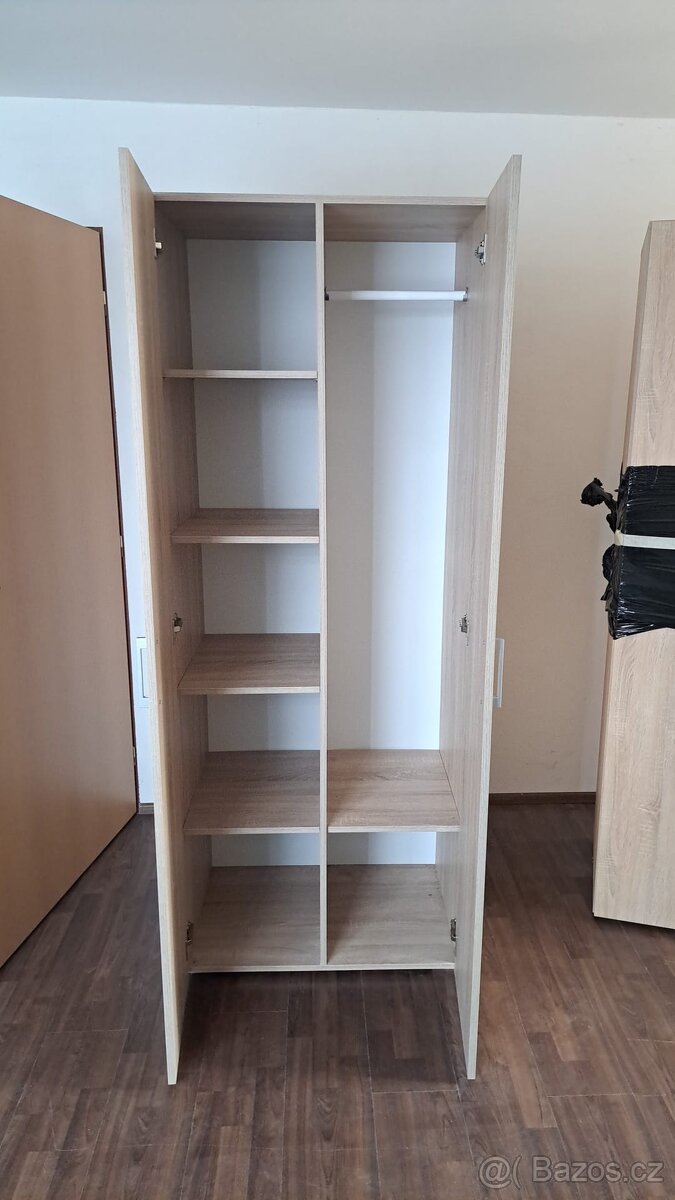 Šatní skříň - 2