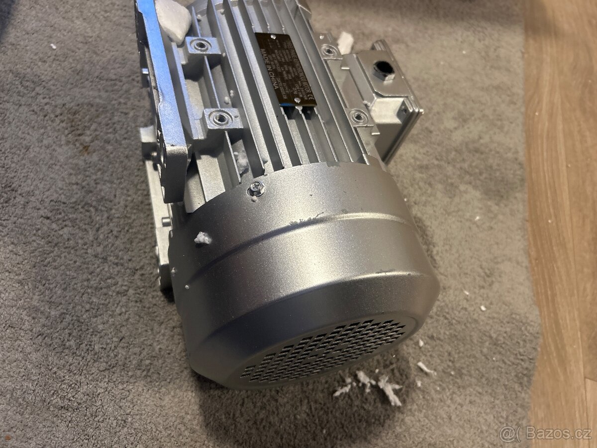 Třífázový elektromotor 4 kW 400 V - 2