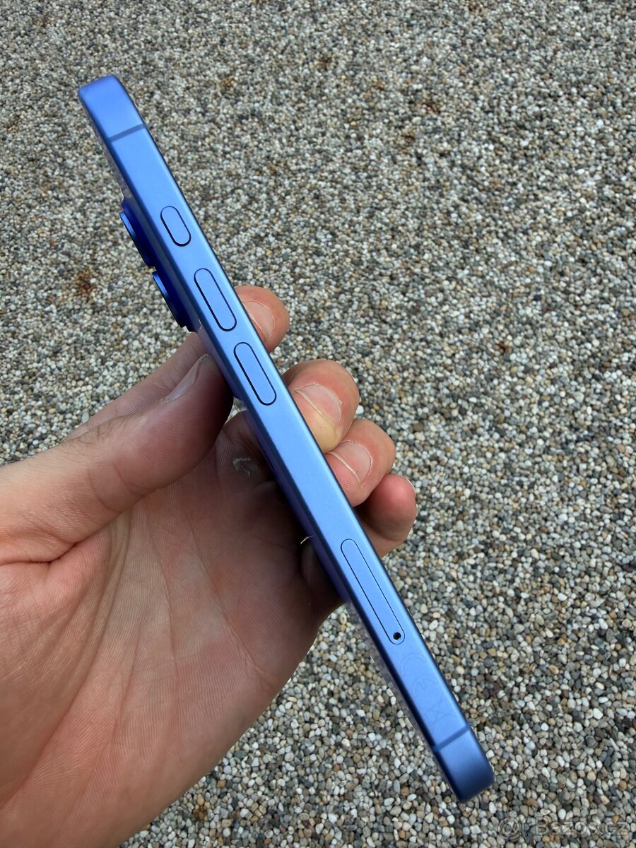 IPhone 16 - baterie 97% - 2