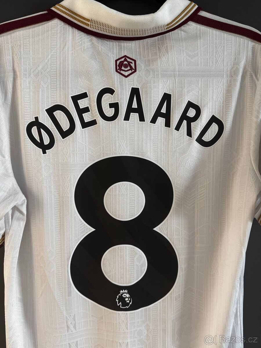 Dres Odegaard - 2